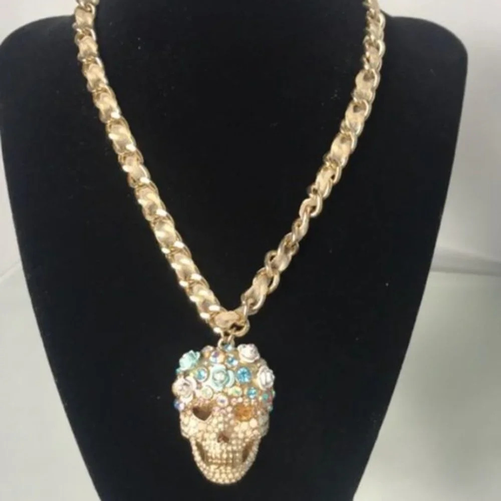 NWT Betsey Johsnon Sugar Skull Necklace - Picture 13 of 14